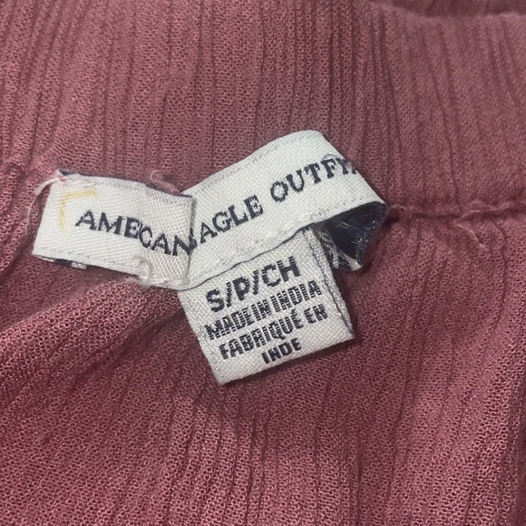 American Eagle crop off shoulder top. Size small - Picture 6 of 8